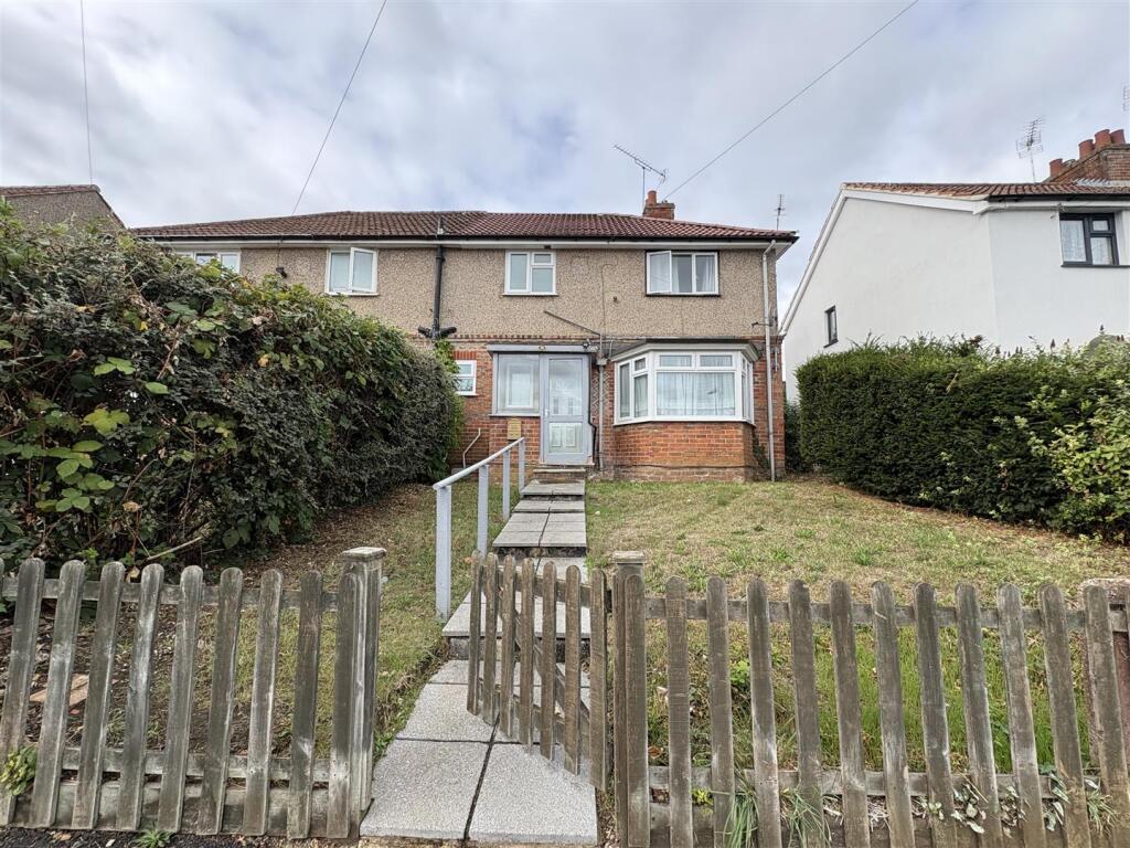 3 bed Semi Detached for rent in Reading. From Vanderpump - Tilehurst 3 bed Semi Detached for rent in Reading. From Vanderpump - Tilehurst