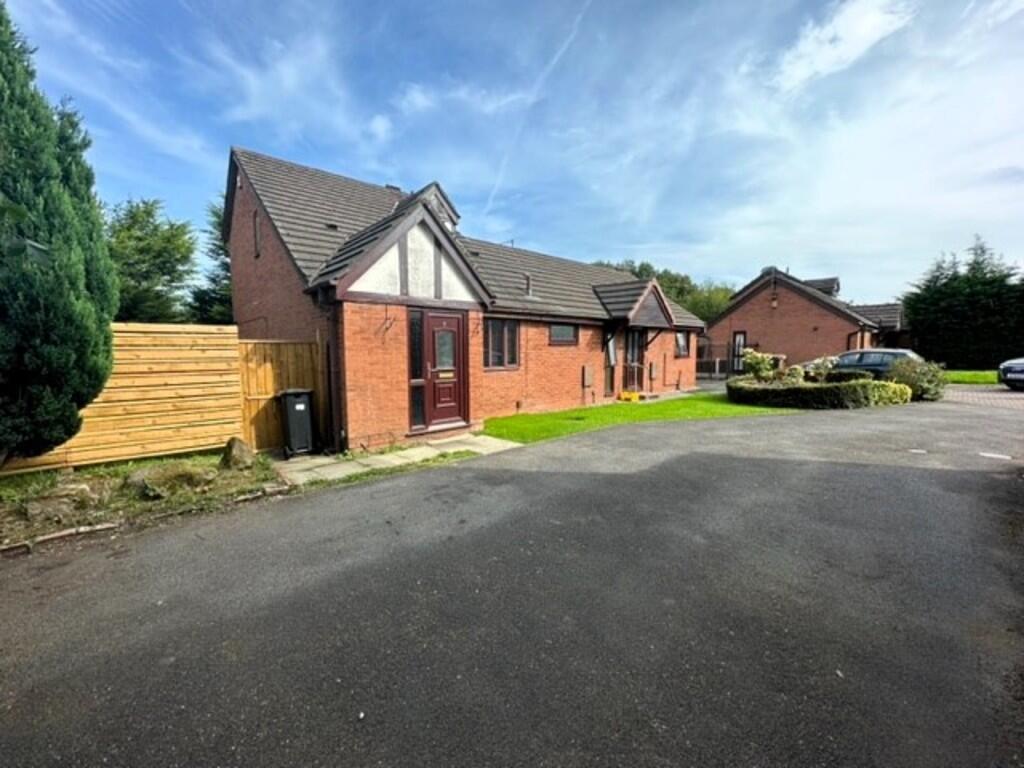 2 bed Semi Detached for rent in Hunger Hill. From Manhattan Estates - Bolton