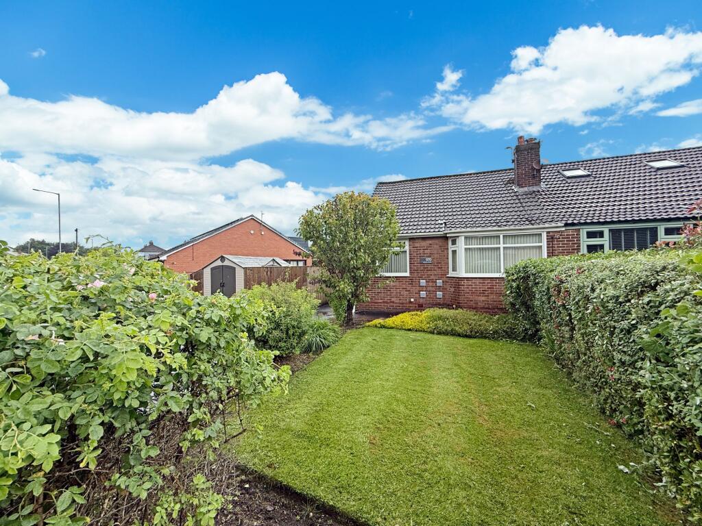 2 bed Semi-detached bungalow for rent in Bolton. From Price and Co - Westhoughton 2 bed Semi-detached bungalow for rent in Bolton. From Price and Co - Westhoughton