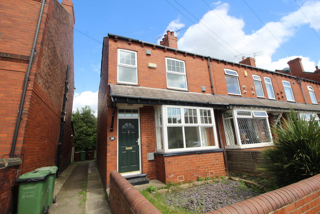 3 bed Mid Terraced House for rent in Wakefield. From Chris North Properties LTD - Normanton