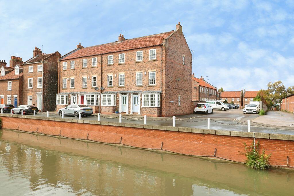 4 bed Mid Terraced House for rent in Beverley. From Oscars - Hull 4 bed Mid Terraced House for rent in Beverley. From Oscars - Hull