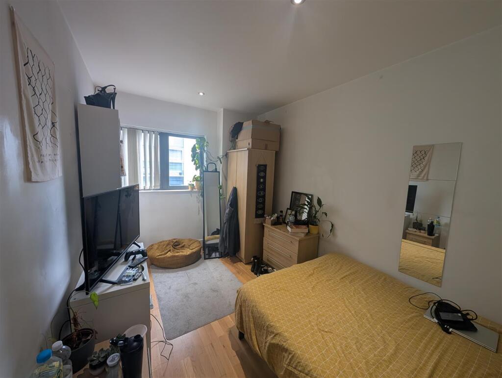 2 bed Apartment for rent in Manchester. From Stuarts Property Services - Cheadle
