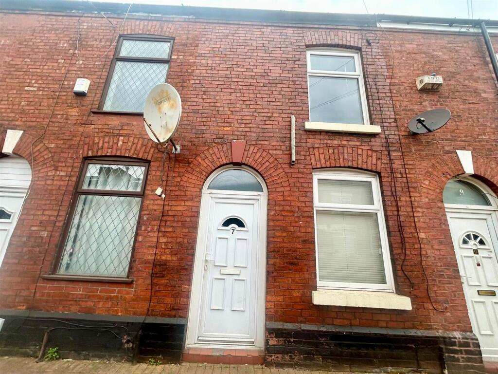 2 bed Mid Terraced House for rent in Denton. From Stuarts Property Services - Cheadle
