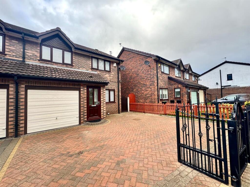 3 bed Semi Detached for rent in Stretford. From Stuarts Property Services - Cheadle