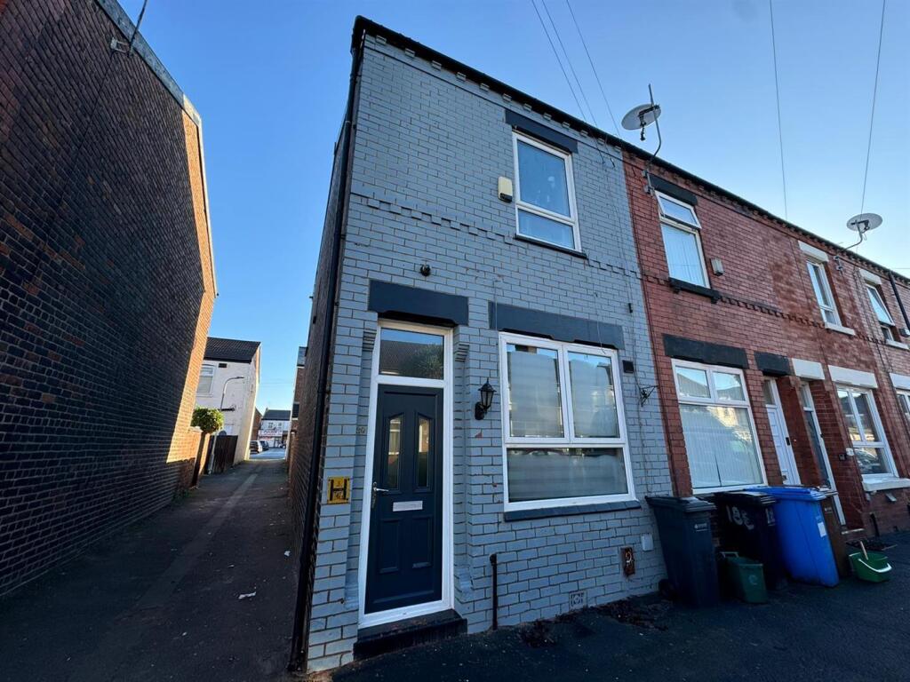 2 bed Mid Terraced House for rent in Stockport. From Stuarts Property Services - Cheadle