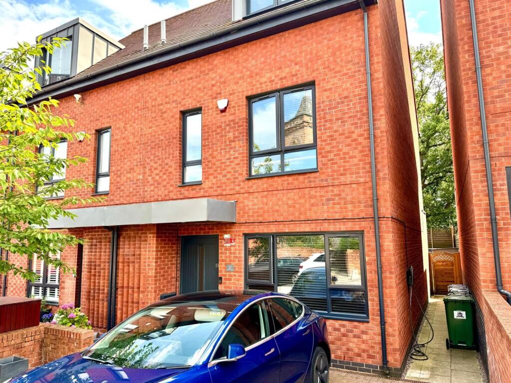4 bed Semi Detached for rent in Gatley. From Stuarts Property Services - Cheadle 4 bed Semi Detached for rent in Gatley. From Stuarts Property Services - Cheadle
