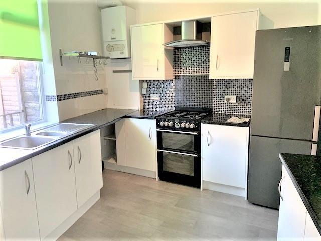 2 bed Mid Terraced House for rent in Stockport. From Stuarts Property Services - Cheadle