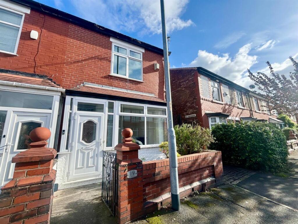 2 bed Mid Terraced House for rent in Stretford. From Stuarts Property Services - Cheadle