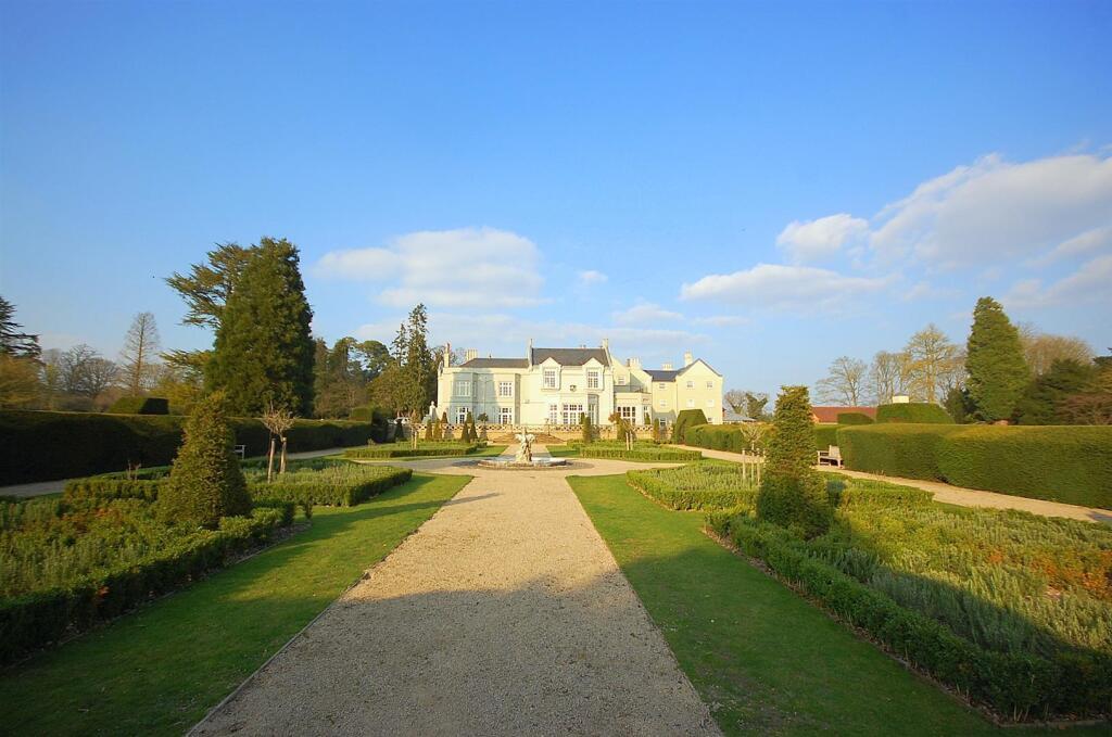 2 bed Apartment for rent in Codicote. From Putterills - Hitchin