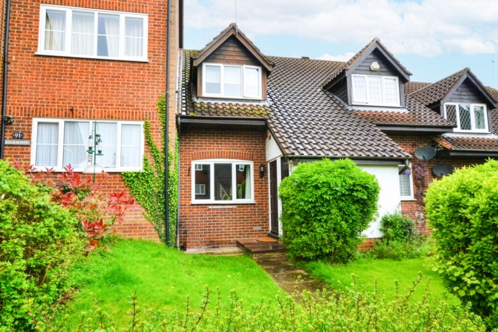 2 bed Mid Terraced House for rent in Knebworth. From Putterills - Hitchin
