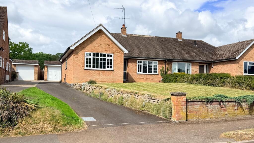 3 bed Semi Detached for rent in Watton at Stone. From Putterills - Hitchin