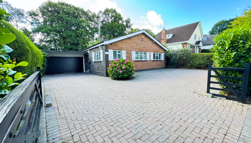 4 bed Detached bungalow for rent in Welwyn. From Putterills - Hitchin