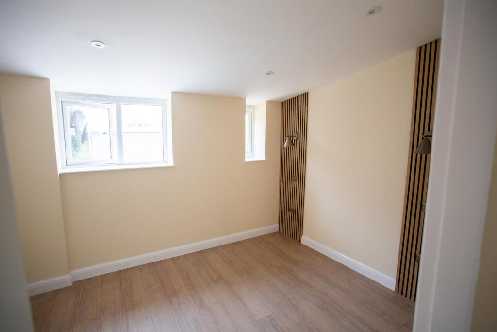 2 bed Apartment for rent in Chard. From Derbyshire's Estate Agents - Chard