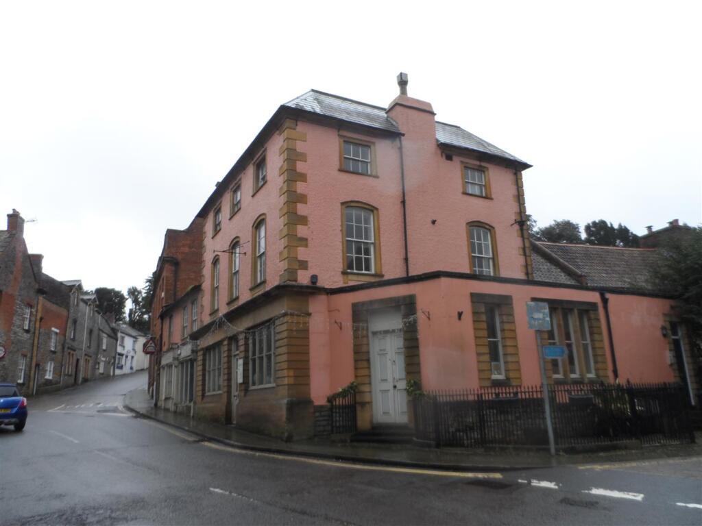 1 bed 1st Floor Flat for rent in Langport. From Derbyshire's Estate Agents - Chard
