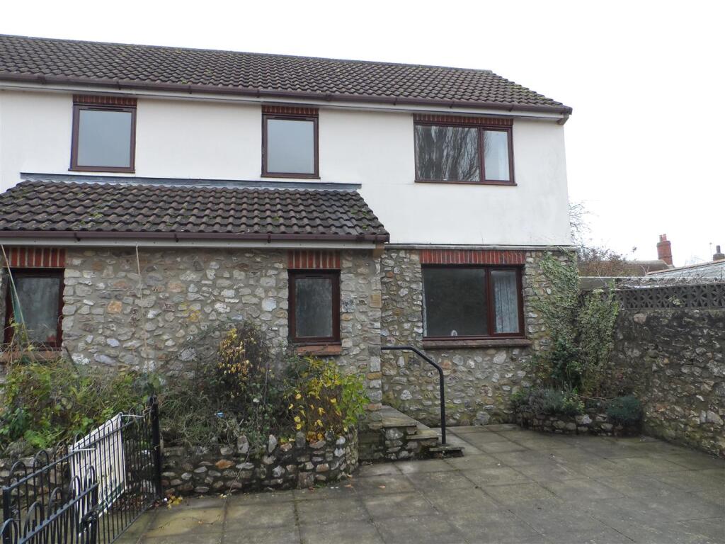 2 bed Semi Detached for rent in Chard. From Derbyshire's Estate Agents - Chard 2 bed Semi Detached for rent in Chard. From Derbyshire's Estate Agents - Chard