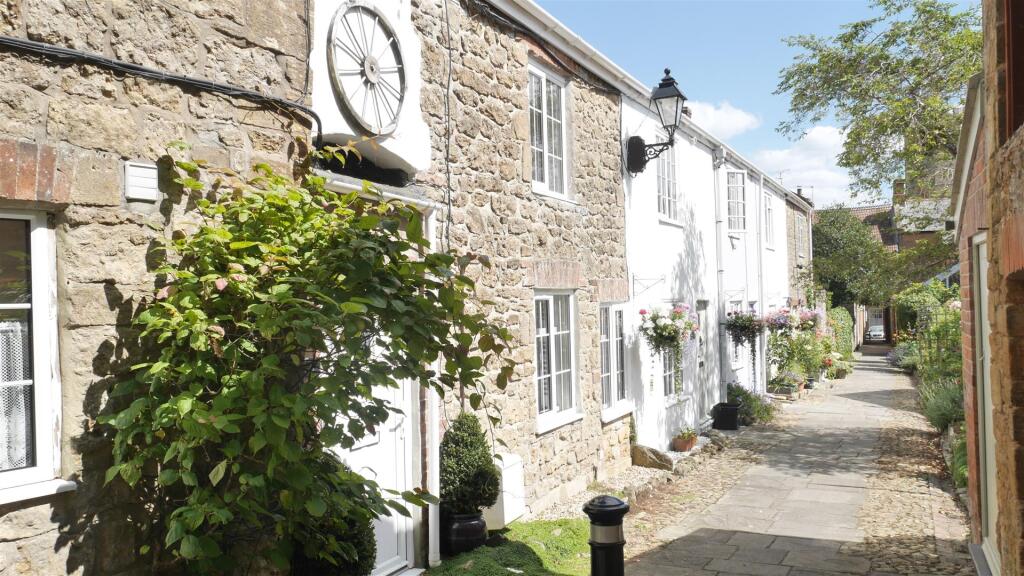 2 bed Detached for rent in South Petherton. From Derbyshire's Estate Agents - Chard