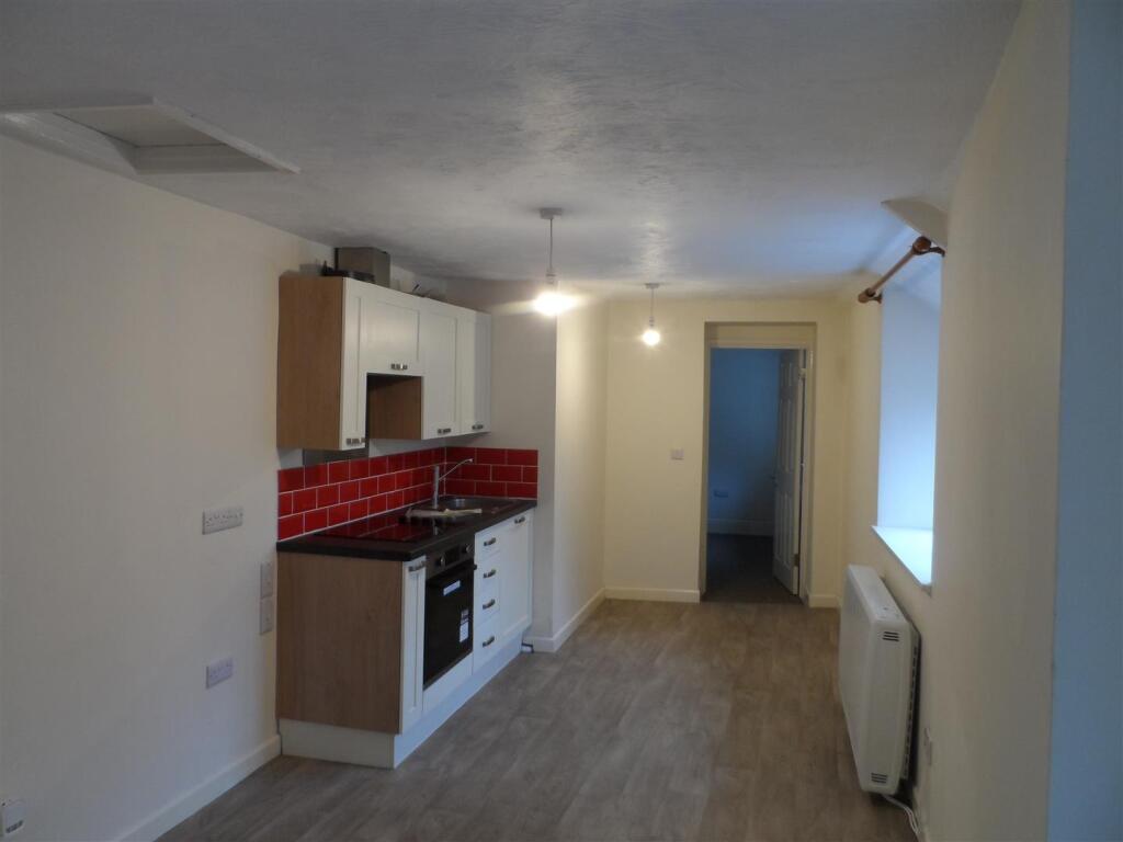 1 bed 1st Floor Flat for rent in Chard. From Derbyshire's Estate Agents - Chard