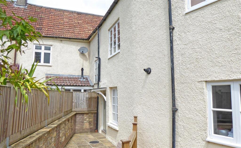 1 bed Detached for rent in Chard. From Derbyshire's Estate Agents - Chard 1 bed Detached for rent in Chard. From Derbyshire's Estate Agents - Chard