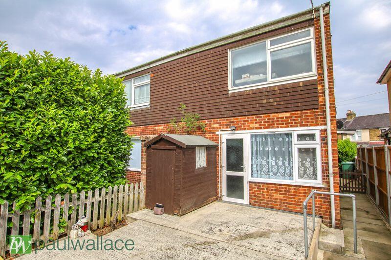 1 bed Maisonette for rent in Hoddesdon. From Paul Wallace Estate Agents