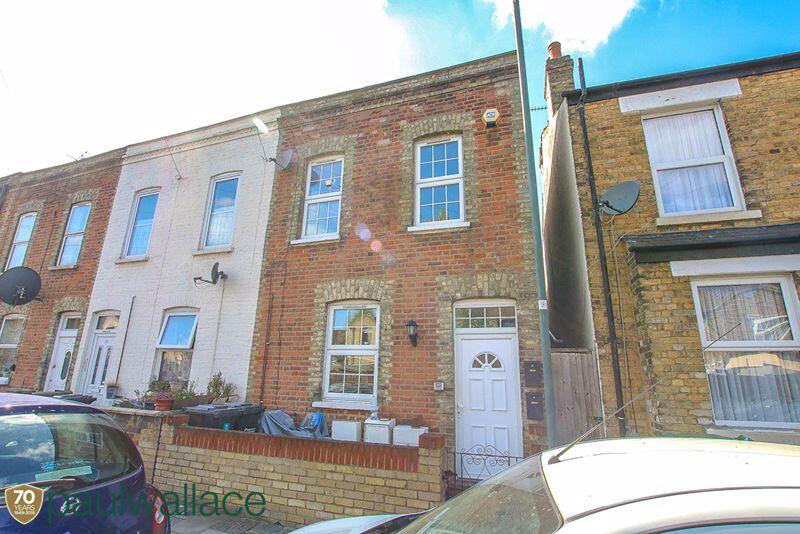 2 bed Apartment for rent in Waltham Cross. From Paul Wallace Estate Agents - Cheshunt 2 bed Apartment for rent in Waltham Cross. From Paul Wallace Estate Agents - Cheshunt
