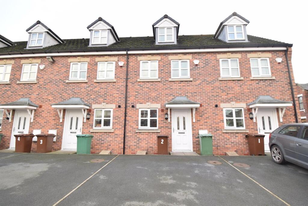 3 bed Town House for rent in Horbury. From Richard Kendall - Wakefield