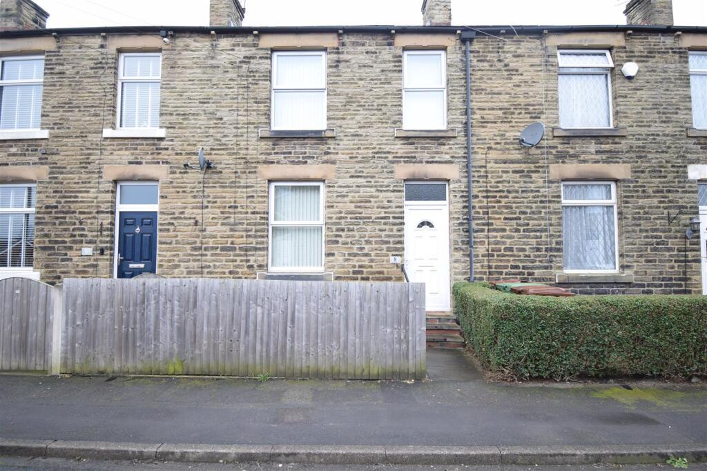 2 bed Mid Terraced House for rent in Ossett. From Richard Kendall - Wakefield