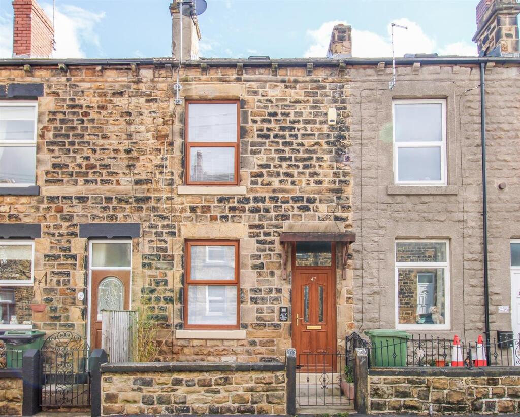 3 bed Mid Terraced House for rent in Ossett. From Richard Kendall - Wakefield