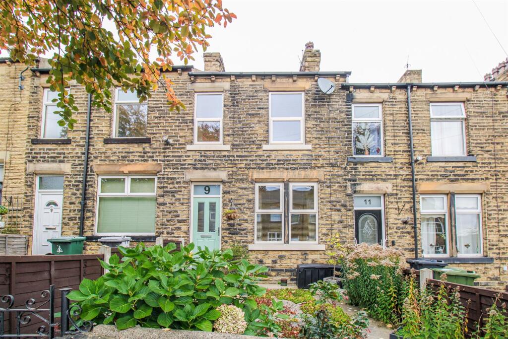 2 bed Mid Terraced House for rent in Dewsbury. From Richard Kendall - Wakefield