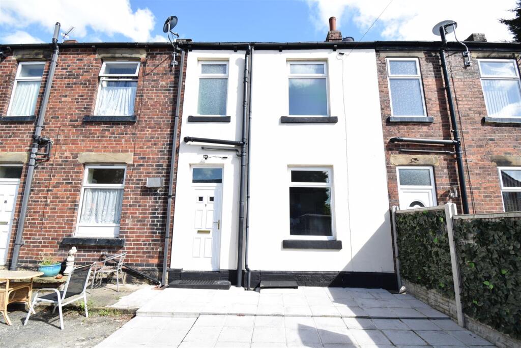2 bed Mid Terraced House for rent in Wakefield. From Richard Kendall - Wakefield