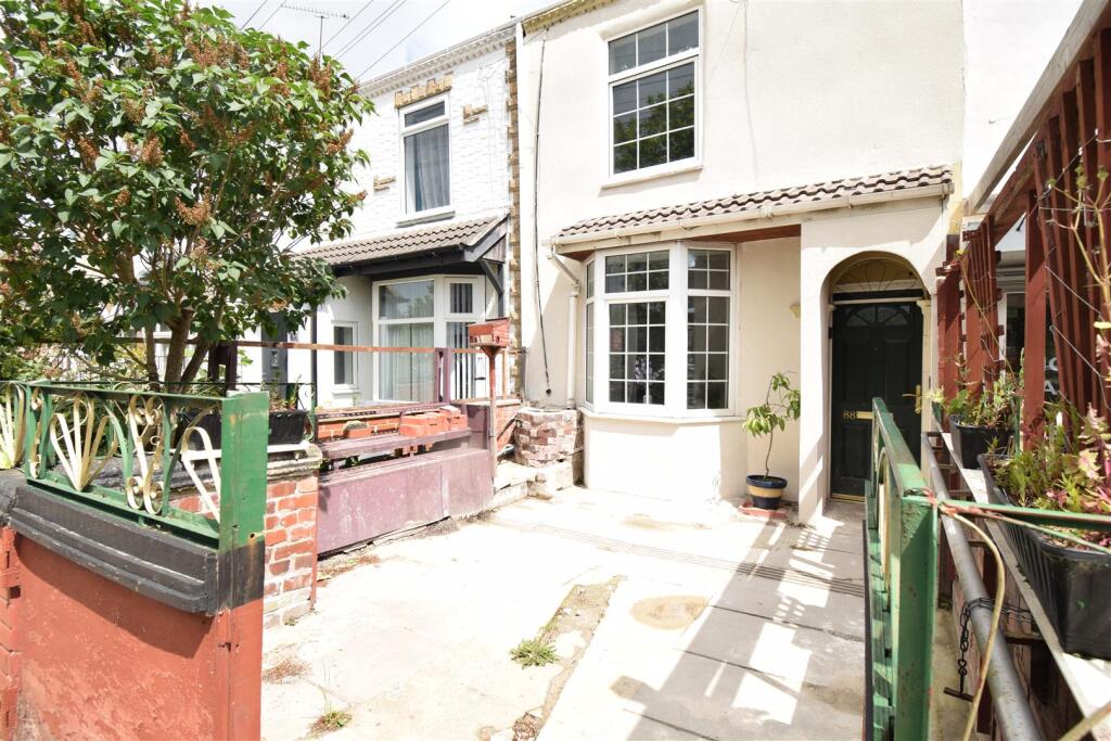 3 bed Mid Terraced House for rent in Kinsley. From Richard Kendall - Wakefield 3 bed Mid Terraced House for rent in Kinsley. From Richard Kendall - Wakefield