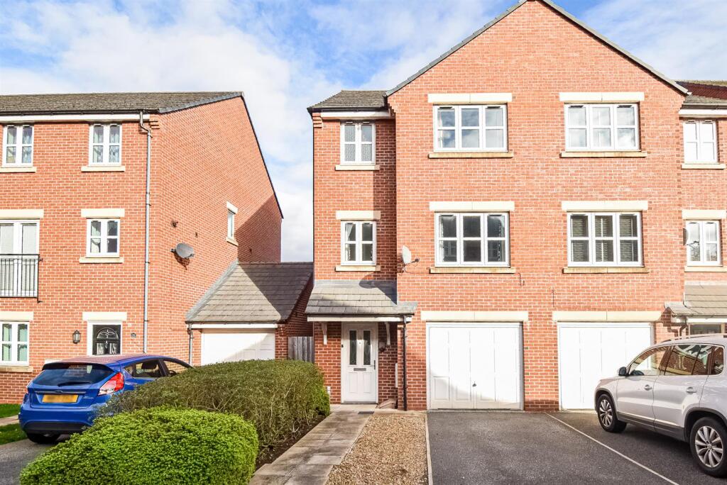 4 bed Town House for rent in Thorpe on the Hill. From Richard Kendall - Wakefield 4 bed Town House for rent in Thorpe on the Hill. From Richard Kendall - Wakefield