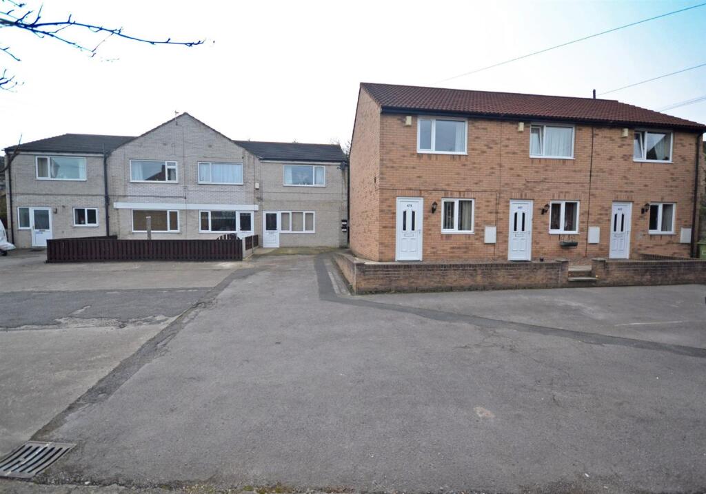 2 bed Town House for rent in Briestfield. From Richard Kendall - Wakefield