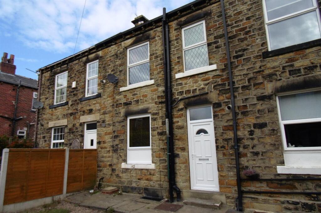 1 bed Mid Terraced House for rent in Ossett. From Richard Kendall - Wakefield