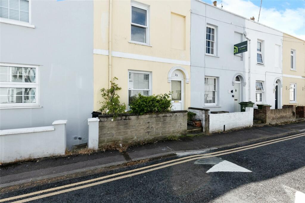 2 bed Mid Terraced House for rent in Cheltenham. From Peter Ball and Co - Cheltenham