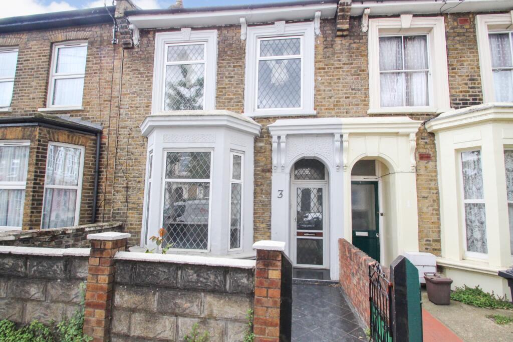 3 bed Mid Terraced House for rent in Wanstead. From Trading Places - Leytonstone