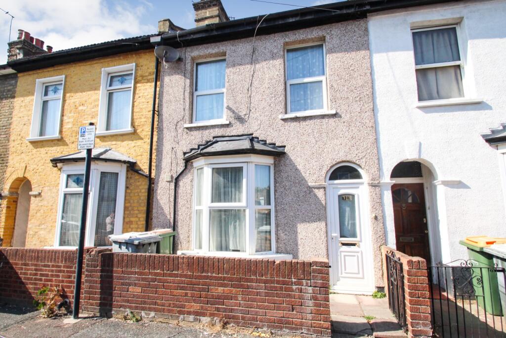 2 bed Mid Terraced House for rent in Stratford. From Trading Places - Leytonstone 2 bed Mid Terraced House for rent in Stratford. From Trading Places - Leytonstone