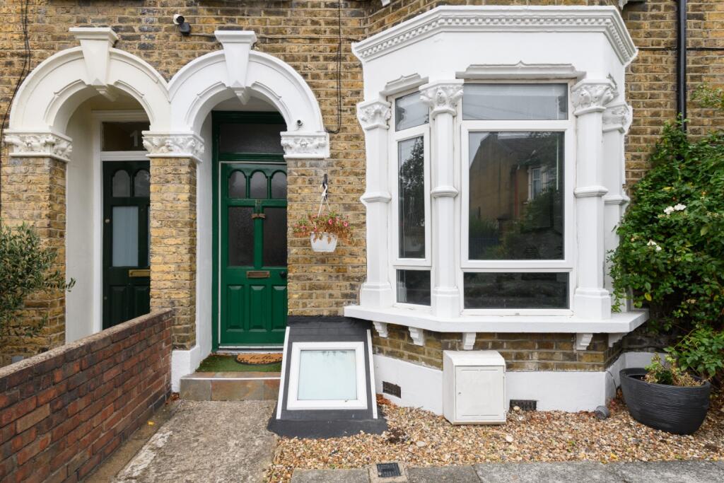 3 bed End of Terrace for rent in Wanstead. From Trading Places - Leytonstone