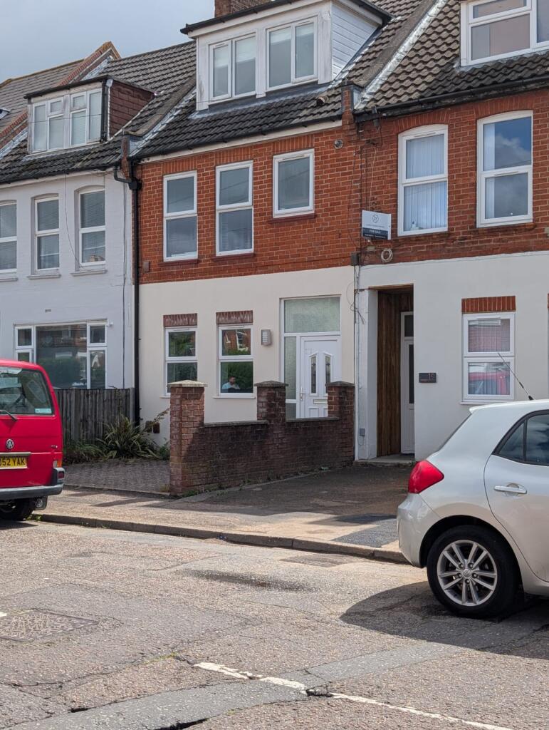 2 bed House (unspecified) for rent in Bournemouth. From Gordon Barker Ltd - Bournemouth