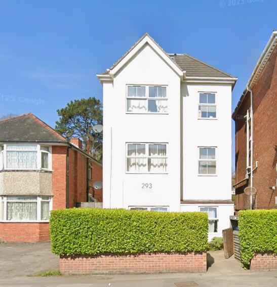 2 bed 1st Floor Flat for rent in Bournemouth. From Gordon Barker Ltd - Bournemouth
