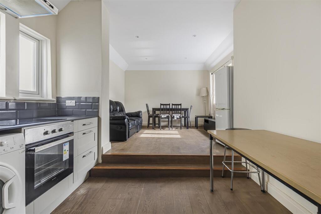 2 bed 1st Floor Flat for rent in London. From James Anderson - East Sheen - Lettings