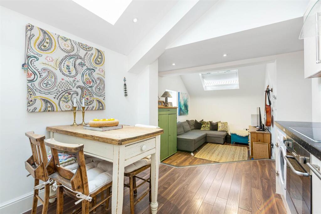 1 bed 1st Floor Flat for rent in Barnes. From James Anderson - East Sheen - Lettings