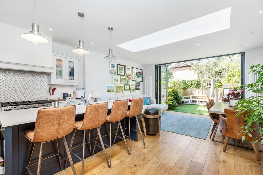 4 bed Semi Detached for rent in Barnes. From James Anderson - East Sheen - Lettings 4 bed Semi Detached for rent in Barnes. From James Anderson - East Sheen - Lettings