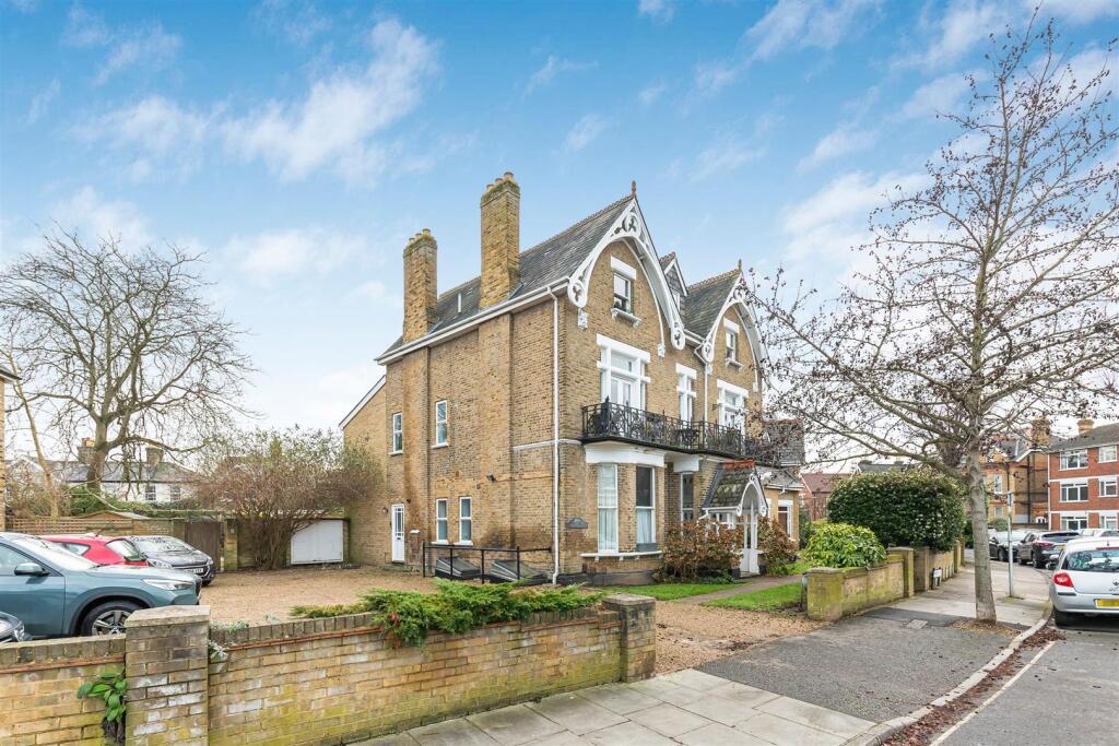 2 bed 1st Floor Flat for rent in Richmond. From James Anderson - East Sheen - Lettings