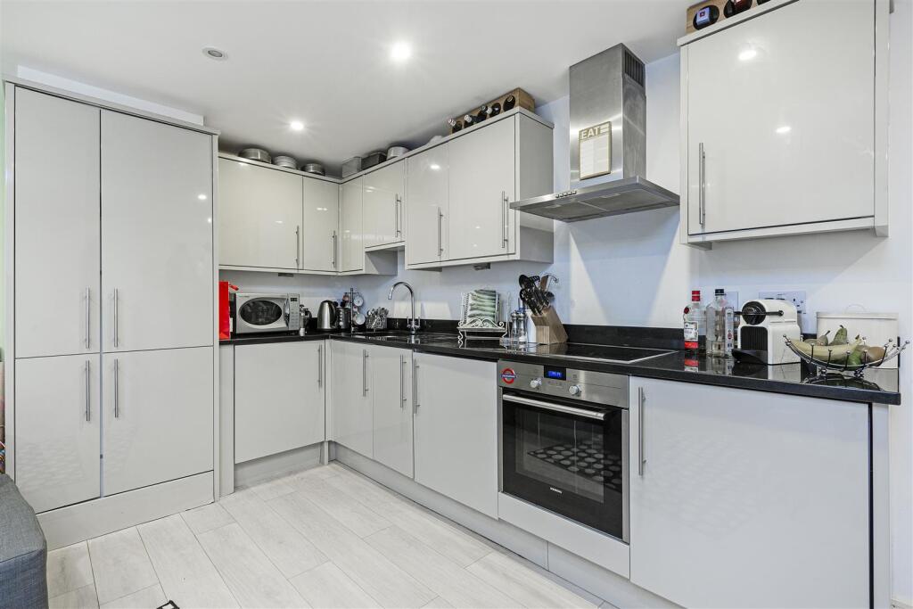 1 bed 1st Floor Flat for rent in Richmond. From James Anderson - East Sheen - Lettings