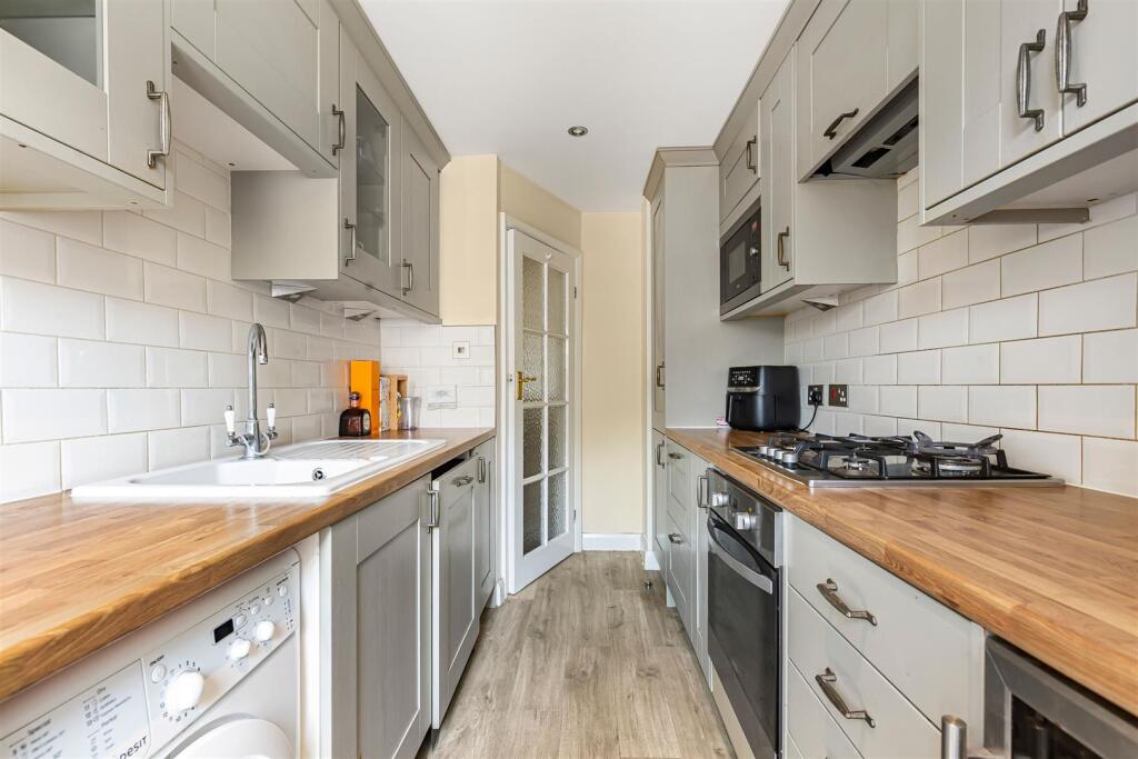 2 bed 1st Floor Flat for rent in Barnes. From James Anderson - East Sheen - Lettings