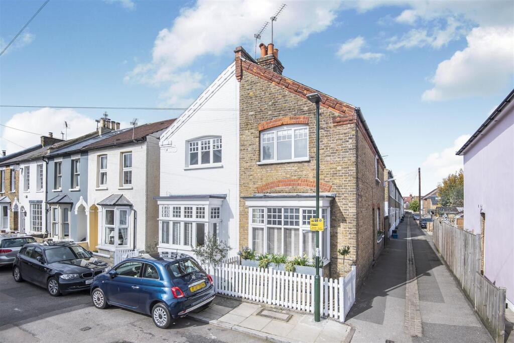 2 bed Semi Detached for rent in Barnes. From James Anderson - East Sheen - Lettings