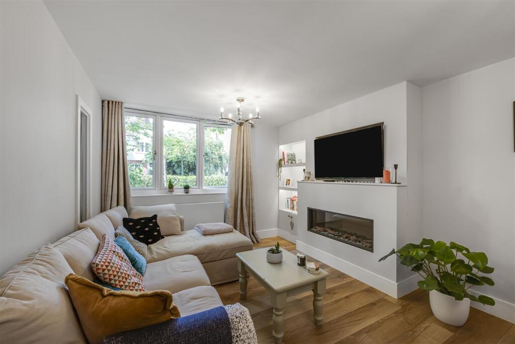 2 bed 1st Floor Flat for rent in Barnes. From James Anderson - East Sheen - Lettings
