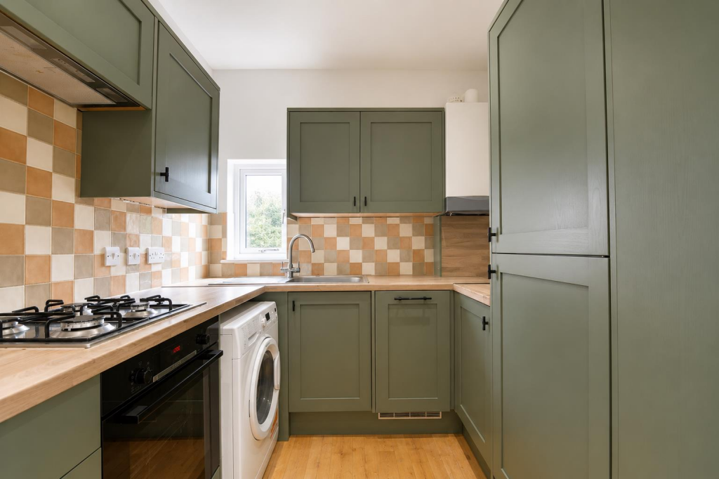3 bed 1st Floor Flat for rent in Richmond. From James Anderson - East Sheen - Lettings