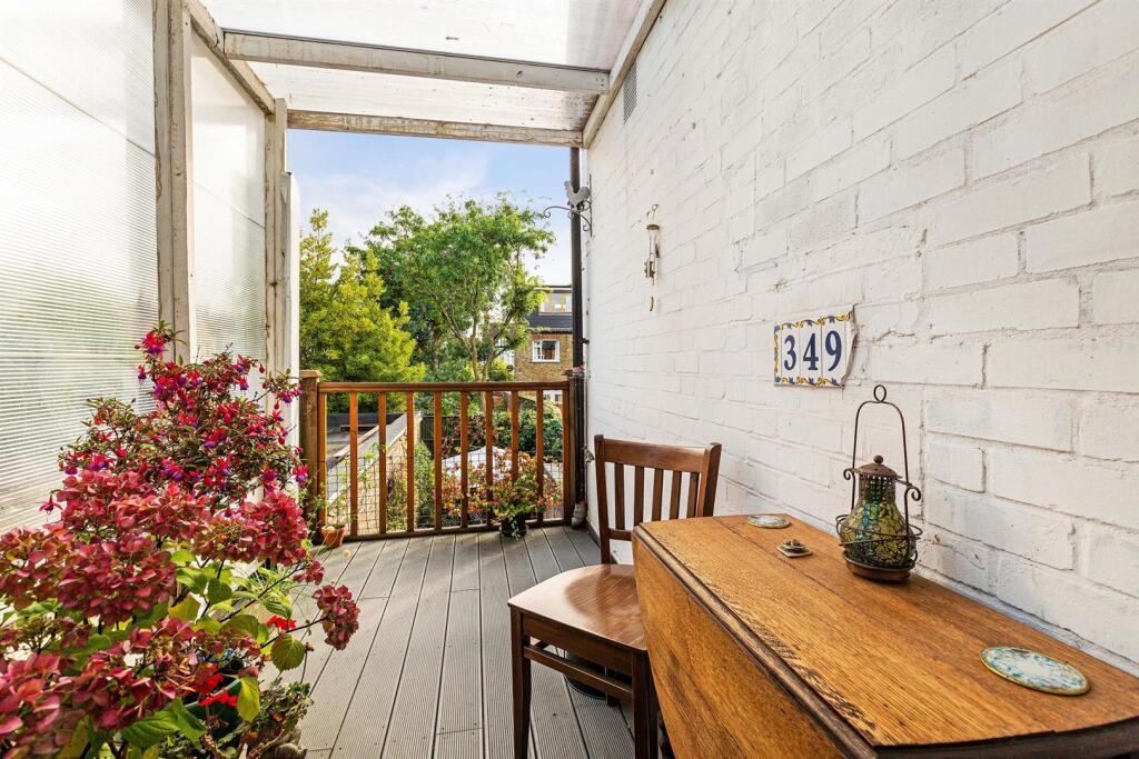 2 bed 1st Floor Flat for rent in Barnes. From James Anderson - East Sheen - Lettings 2 bed 1st Floor Flat for rent in Barnes. From James Anderson - East Sheen - Lettings