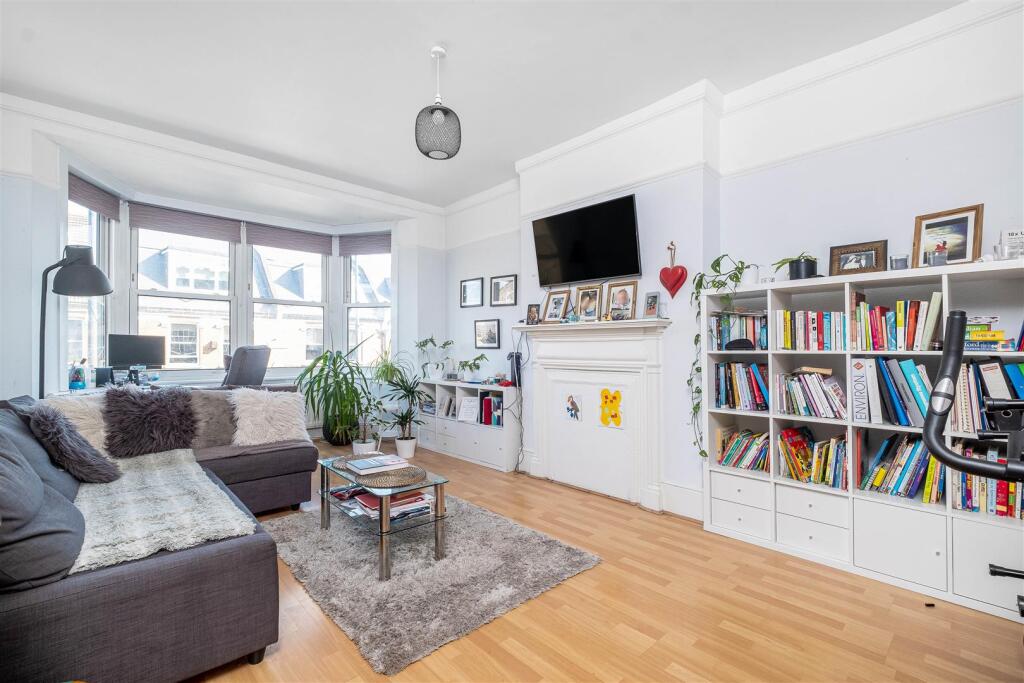 2 bed 1st Floor Flat for rent in Barnes. From James Anderson - East Sheen - Lettings